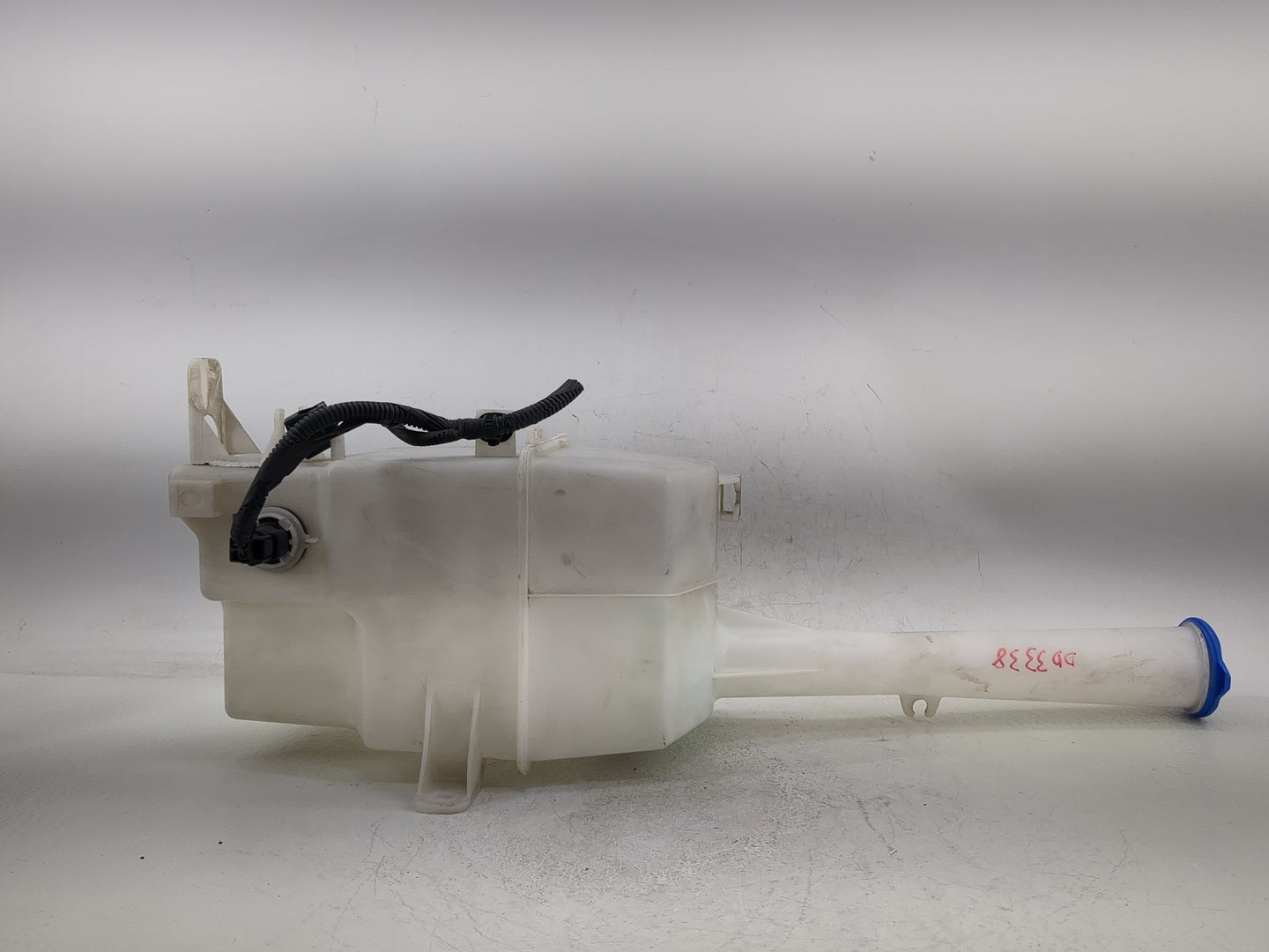 2013-2018 Hyundai Santa Fe Windshield Washer Fluid Reservoir Bottle Oem - Oemusedautoparts1.com