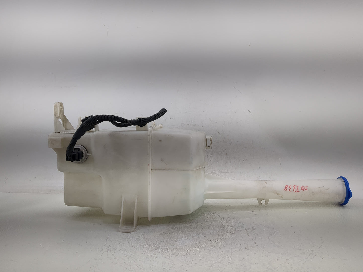 2013-2018 Hyundai Santa Fe Windshield Washer Fluid Reservoir Bottle Oem - Oemusedautoparts1.com