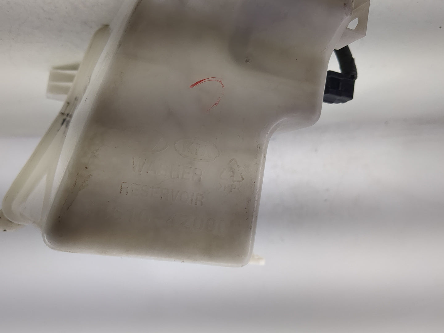 2013-2018 Hyundai Santa Fe Windshield Washer Fluid Reservoir Bottle Oem - Oemusedautoparts1.com