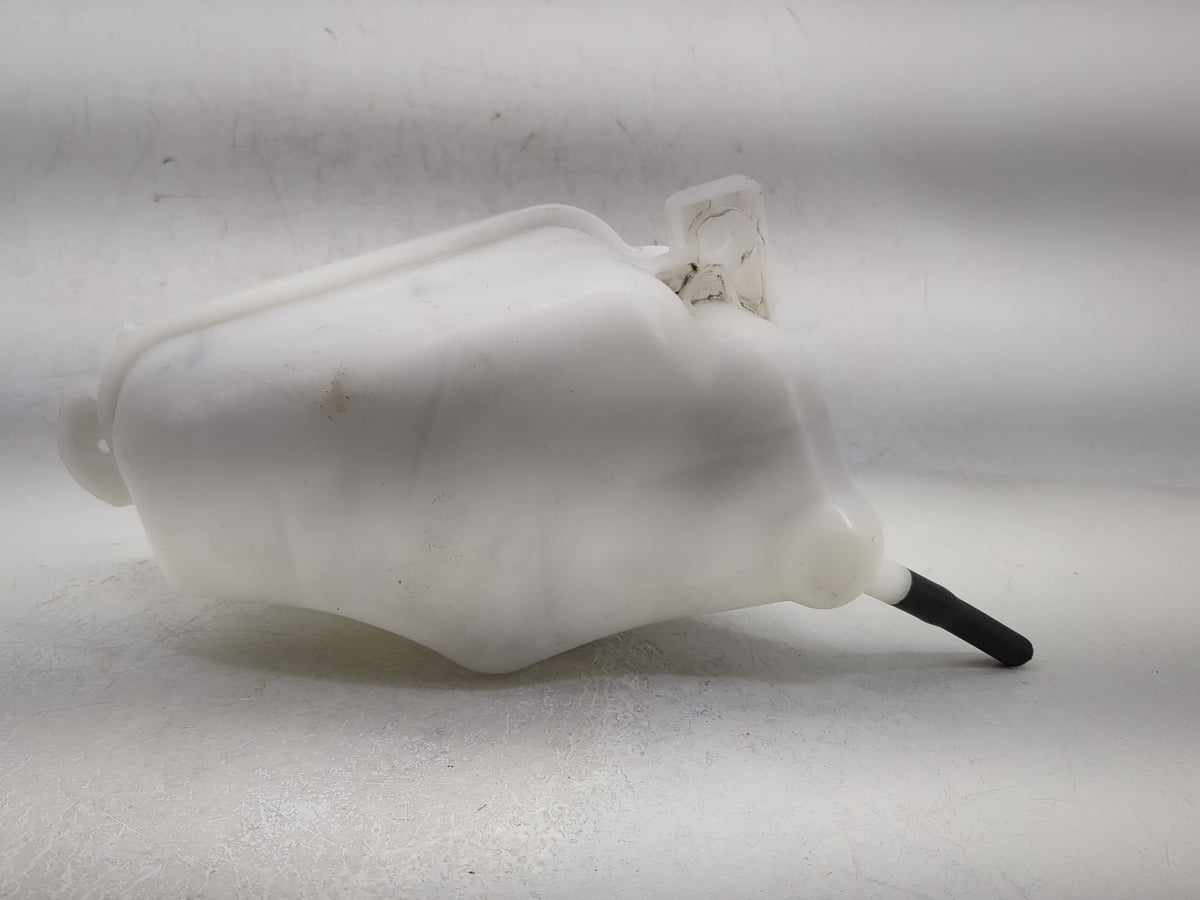 2013 Hyundai Santa Fe Radiator Coolant Overflow Expansion Tank Bottle 1369135 - Oemusedautoparts1.com