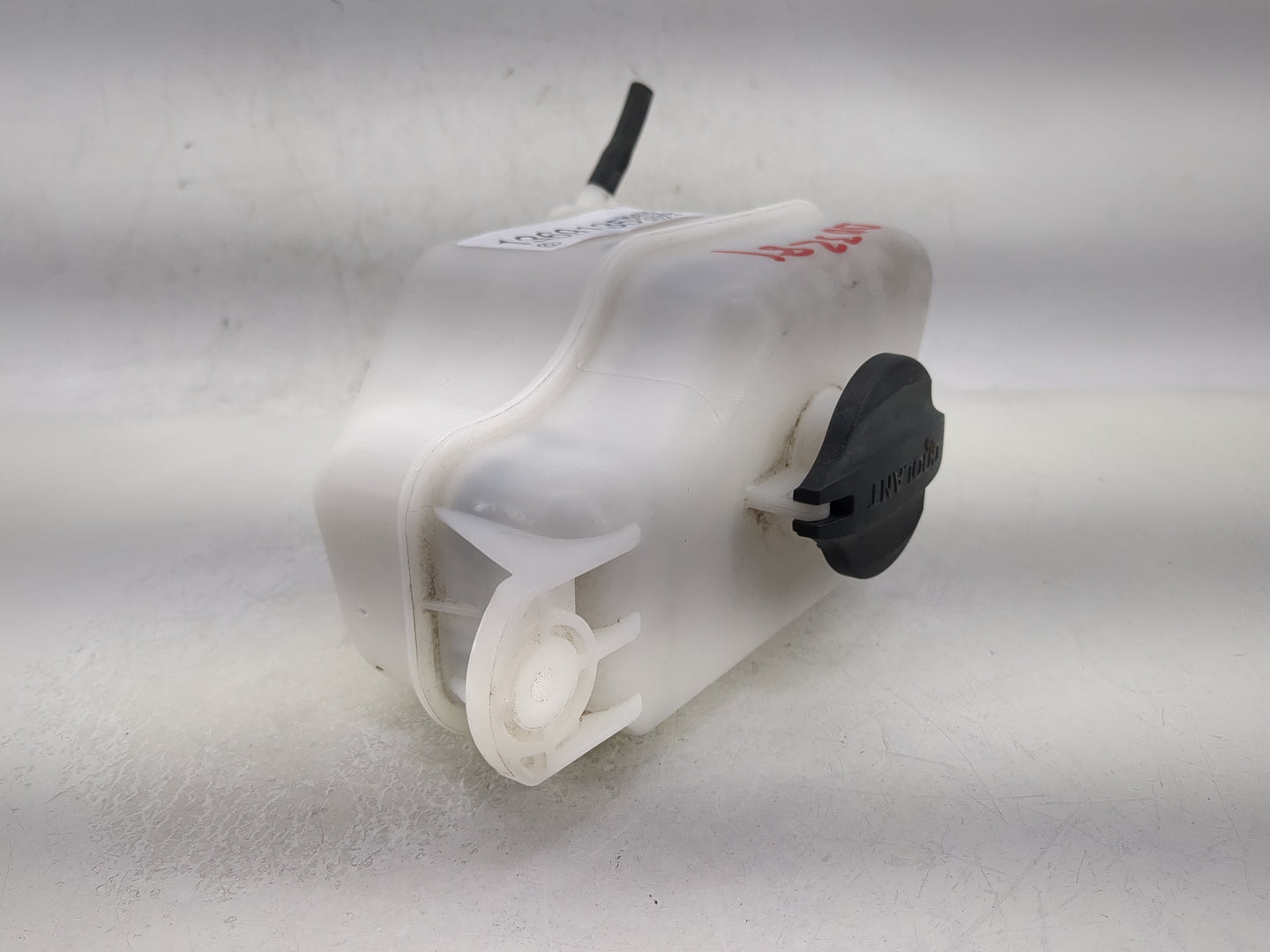 2013 Hyundai Santa Fe Radiator Coolant Overflow Expansion Tank Bottle 1369135 - Oemusedautoparts1.com