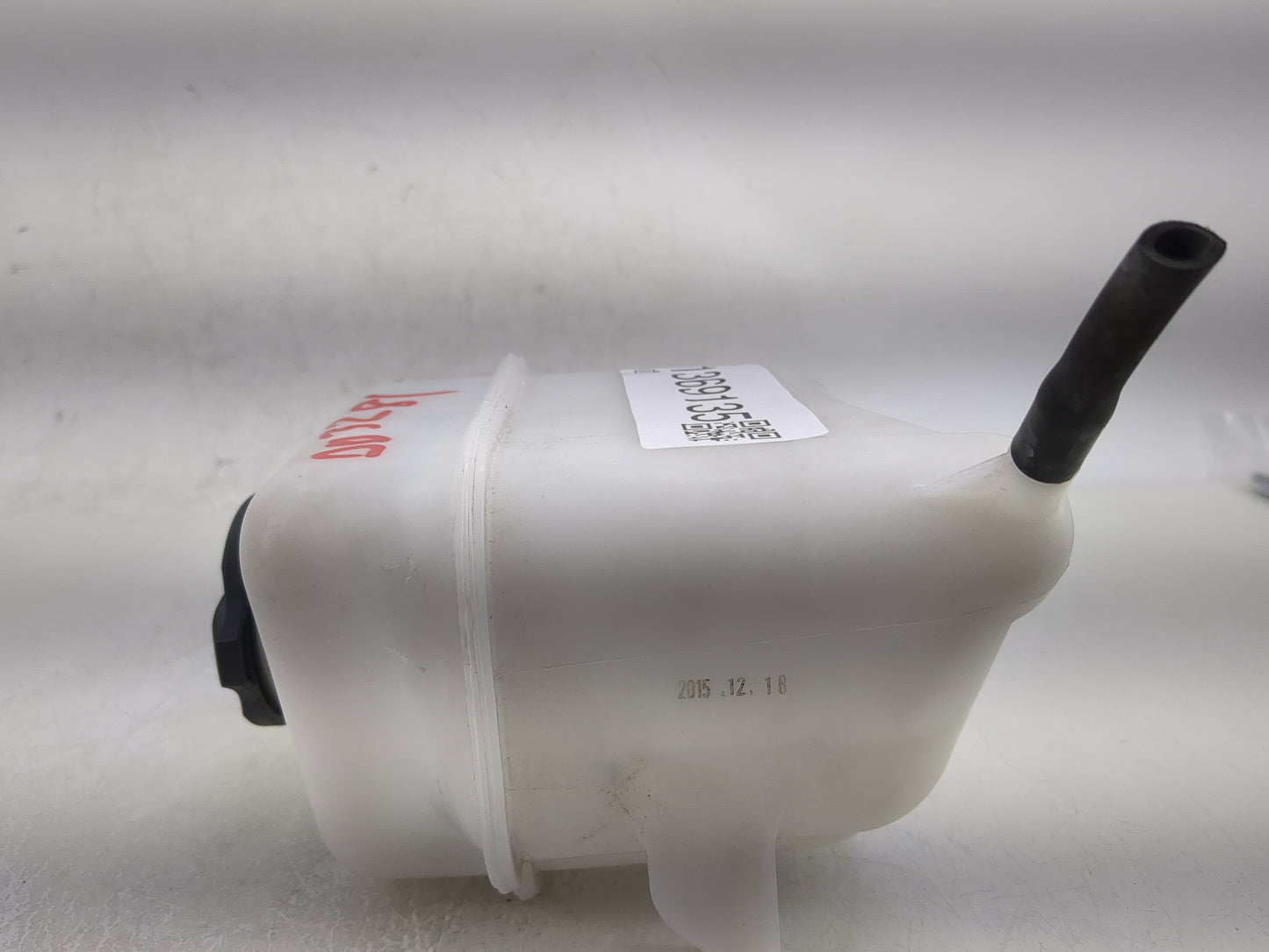 2013 Hyundai Santa Fe Radiator Coolant Overflow Expansion Tank Bottle 1369135 - Oemusedautoparts1.com