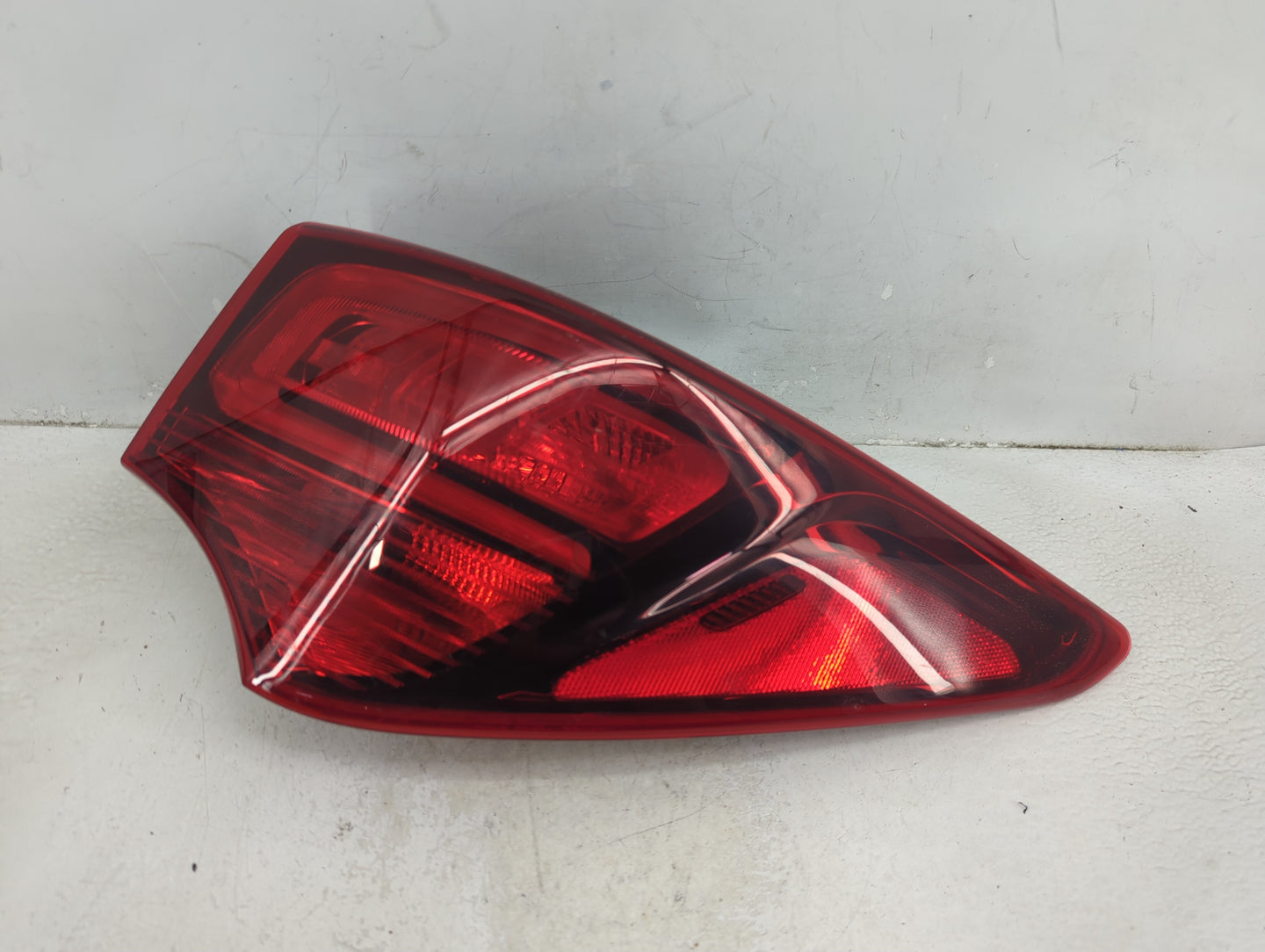 2017-2018 Hyundai Santa Fe Tail Light Assembly Passenger Right OEM P/N:92402-4Z500 Fits Fits 2017 2018 OEM Used Auto Parts -