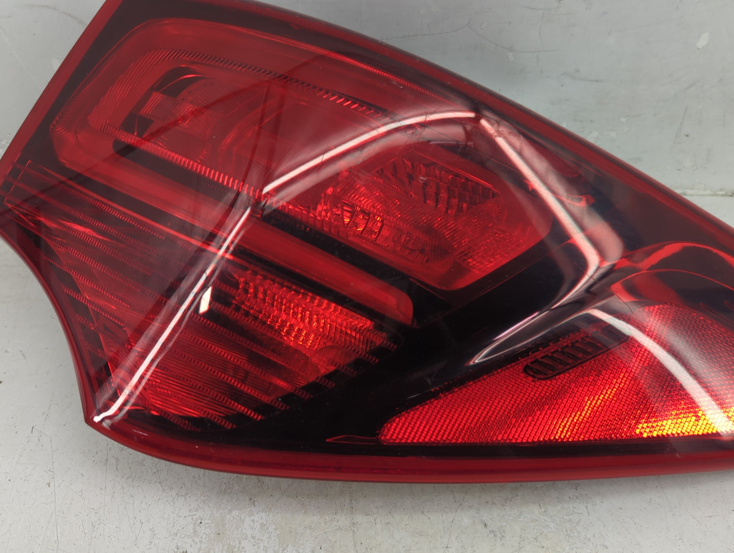 2017-2018 Hyundai Santa Fe Tail Light Assembly Passenger Right OEM P/N:92402-4Z500 Fits Fits 2017 2018 OEM Used Auto Parts -