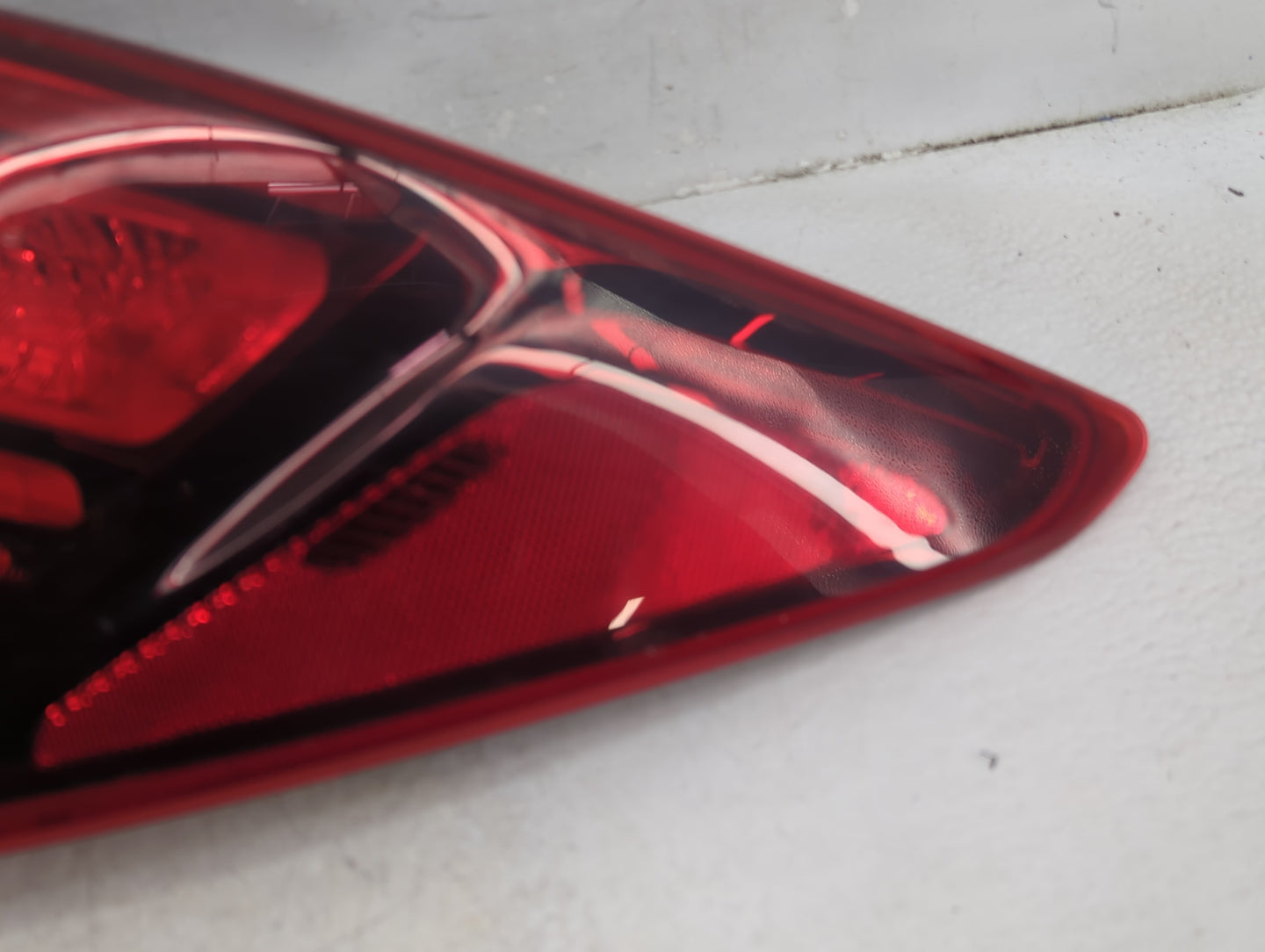 2017-2018 Hyundai Santa Fe Tail Light Assembly Passenger Right OEM P/N:92402-4Z500 Fits Fits 2017 2018 OEM Used Auto Parts -