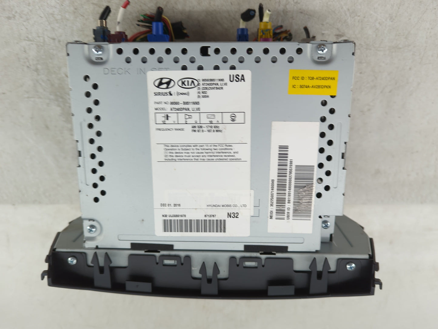 2017-2018 Hyundai Santa Fe Radio AM FM Cd Player Receiver Replacement P/N:96560-B8511NN5 Fits Fits 2017 2018 OEM Used Auto P