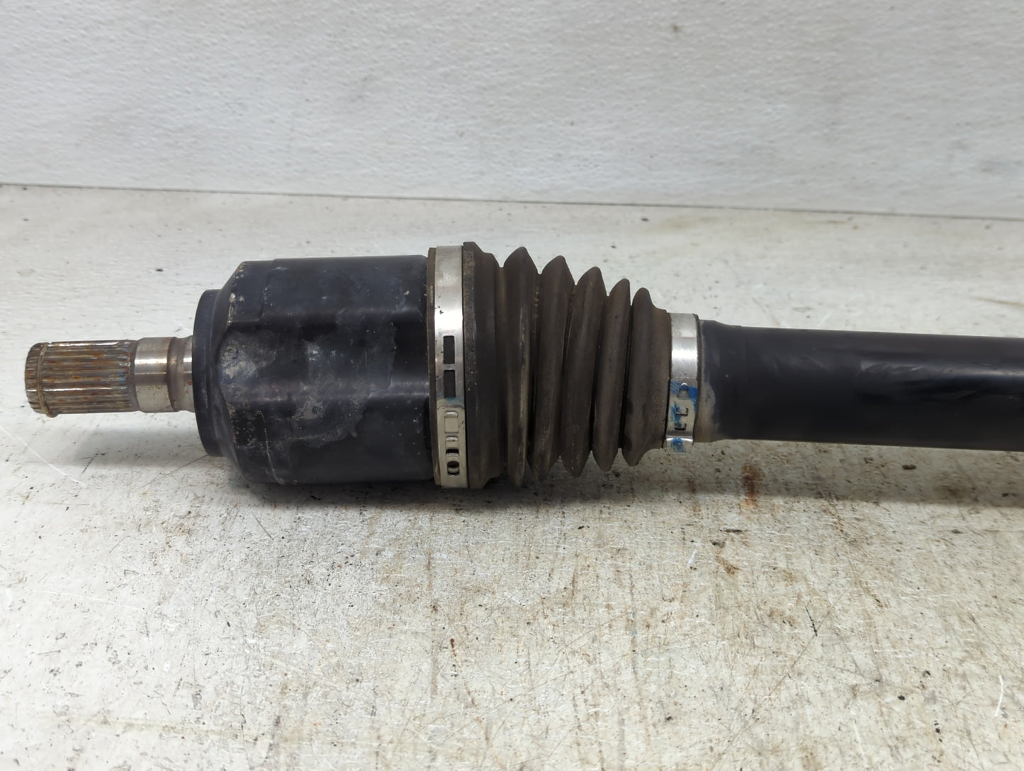 2017 Hyundai Santa Fe Axle Shaft Front Passenger Cv C/v - Oemusedautoparts1.com