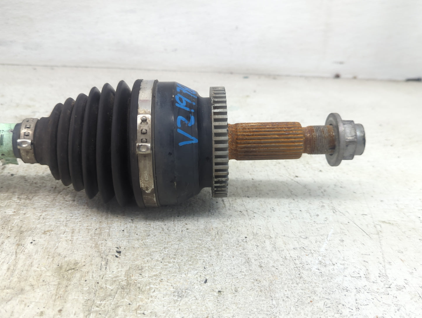 2017 Hyundai Santa Fe Axle Shaft Front Driver Cv C/v - Oemusedautoparts1.com