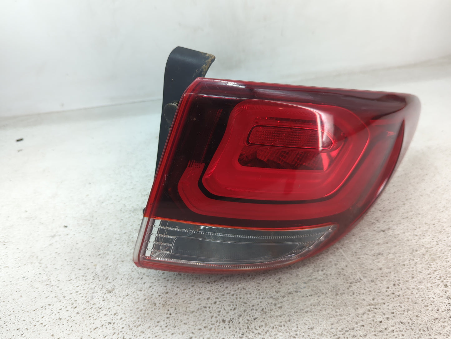 2017-2018 Hyundai Santa Fe Tail Light Assembly Passenger Right OEM P/N:92402-B86 Fits Fits 2017 2018 OEM Used Auto Parts - O