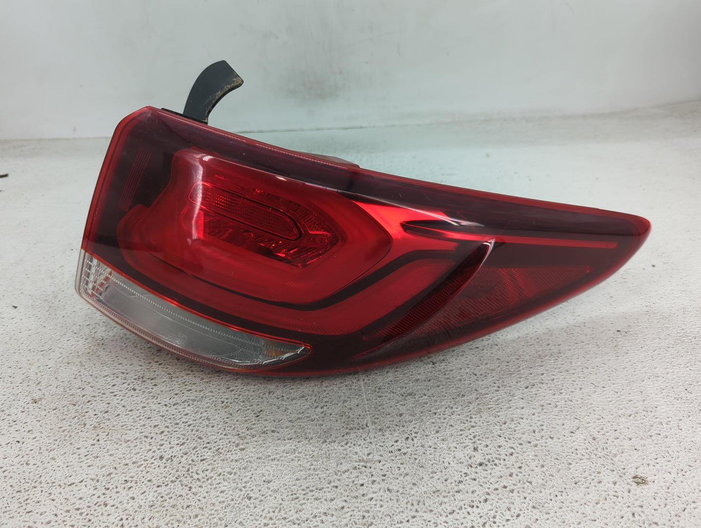2017-2018 Hyundai Santa Fe Tail Light Assembly Passenger Right OEM P/N:92402-B86 Fits Fits 2017 2018 OEM Used Auto Parts - O