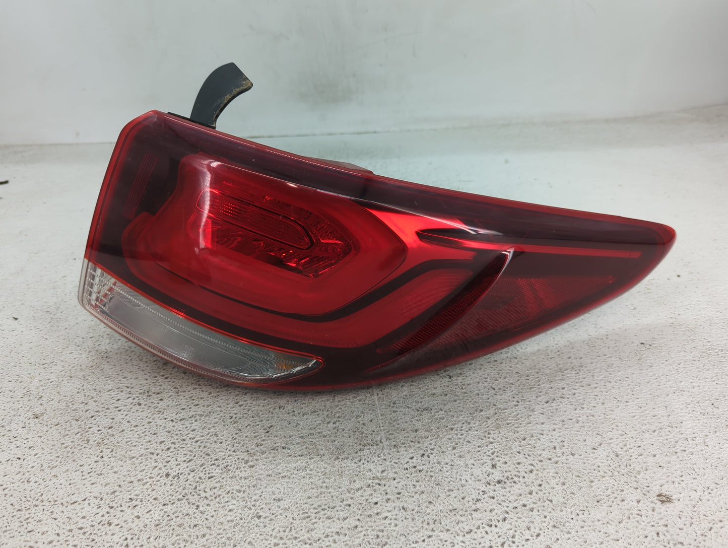 2017-2018 Hyundai Santa Fe Tail Light Assembly Passenger Right OEM P/N:92402-B86 Fits Fits 2017 2018 OEM Used Auto Parts - O