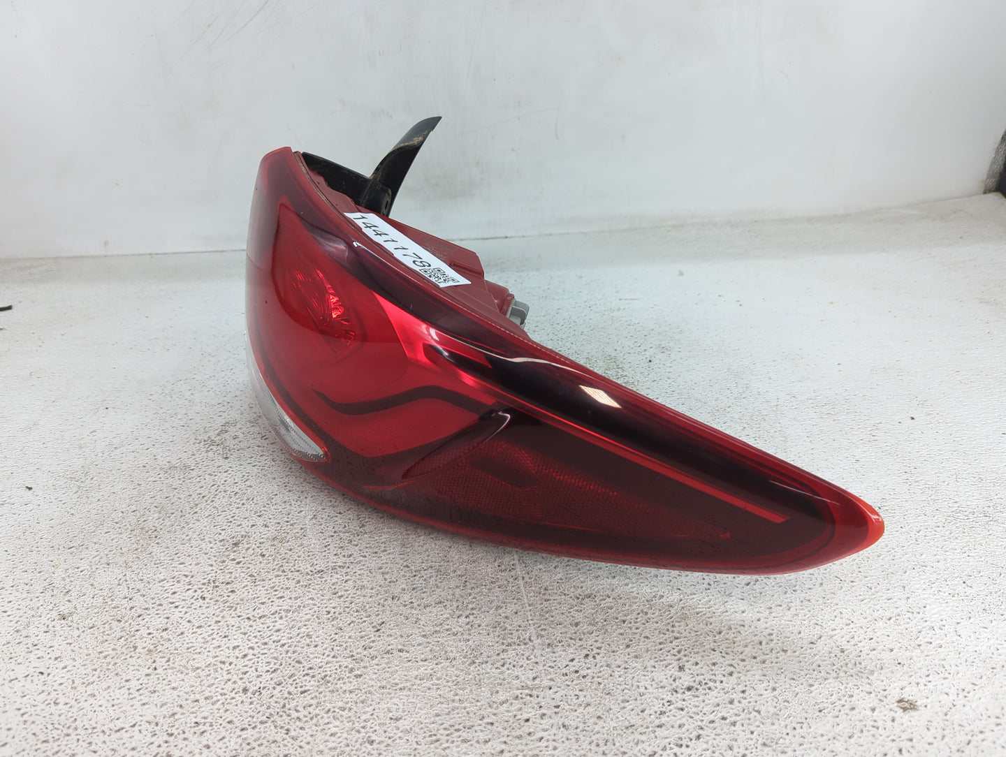2017-2018 Hyundai Santa Fe Tail Light Assembly Passenger Right OEM P/N:92402-B86 Fits Fits 2017 2018 OEM Used Auto Parts - O