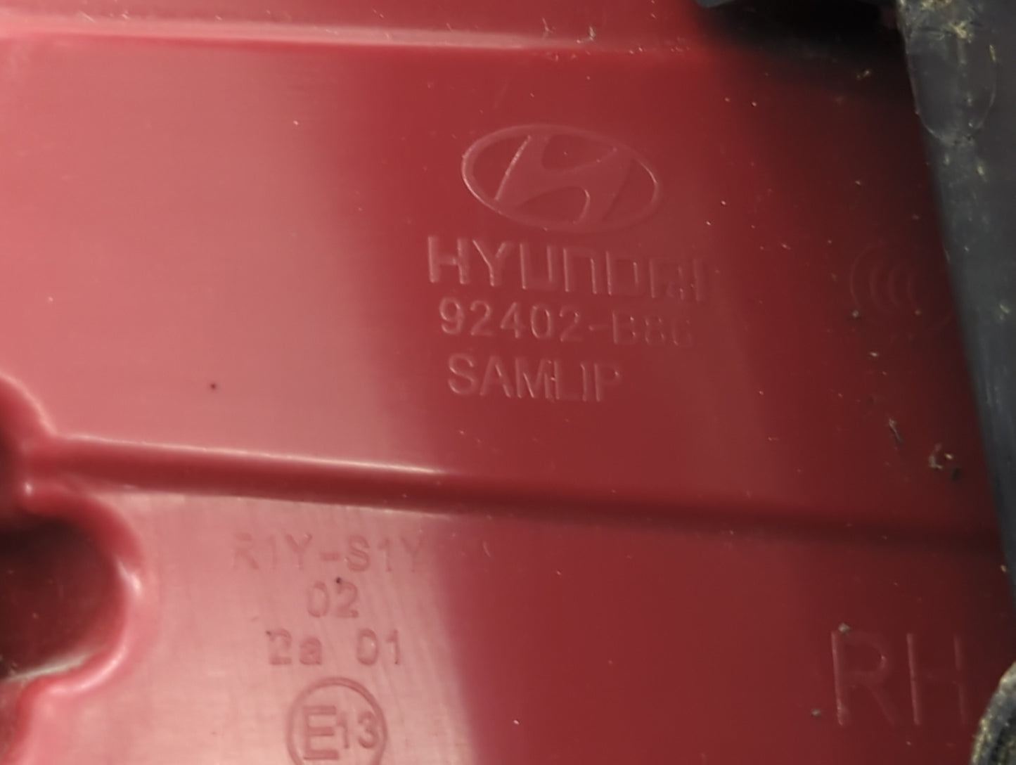 2017-2018 Hyundai Santa Fe Tail Light Assembly Passenger Right OEM P/N:92402-B86 Fits Fits 2017 2018 OEM Used Auto Parts - O