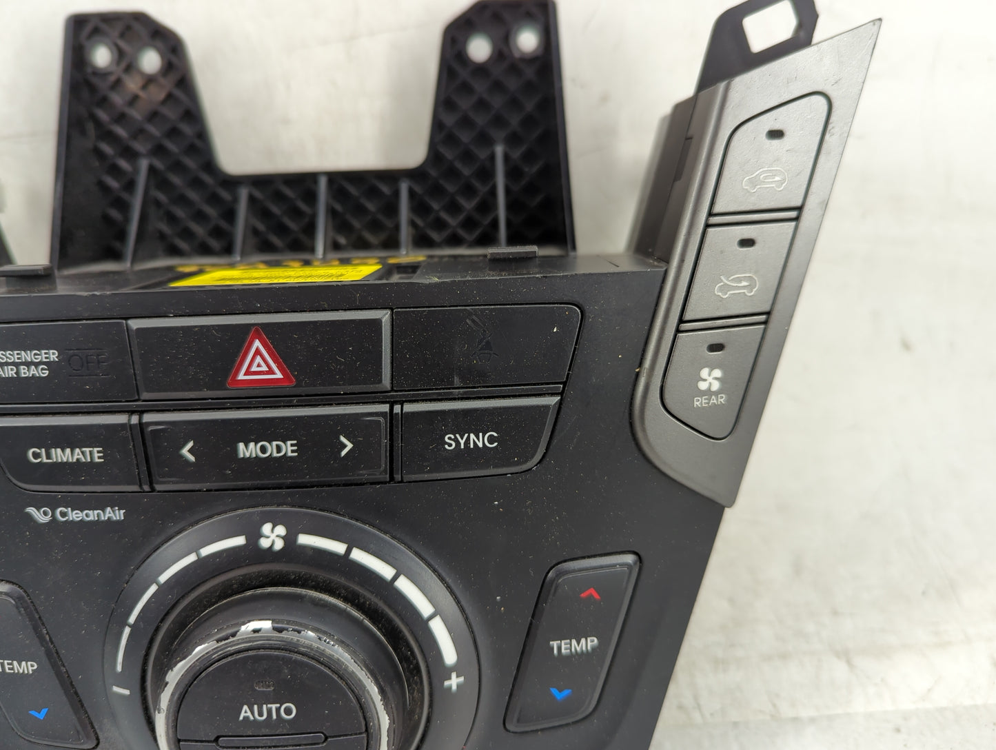 2017-2018 Hyundai Santa Fe Climate Control Module Temperature AC/Heater Replacement P/N:97250-2WXXX 97250-4ZXXX Fits OEM Use