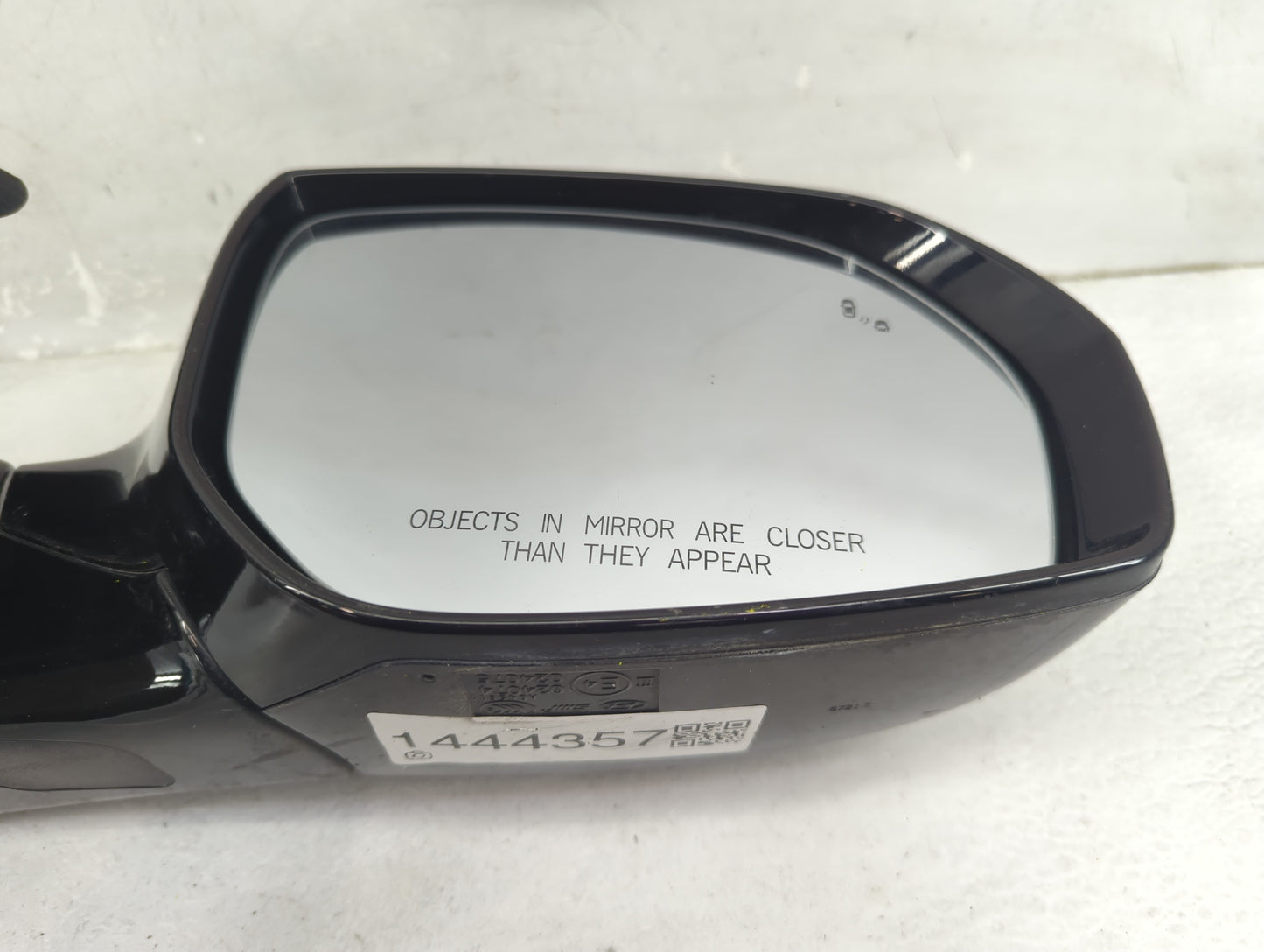 2017-2018 Hyundai Santa Fe Passenger Side View Mirror - Right Door Mirror OEM Used - Oemusedautoparts1.com