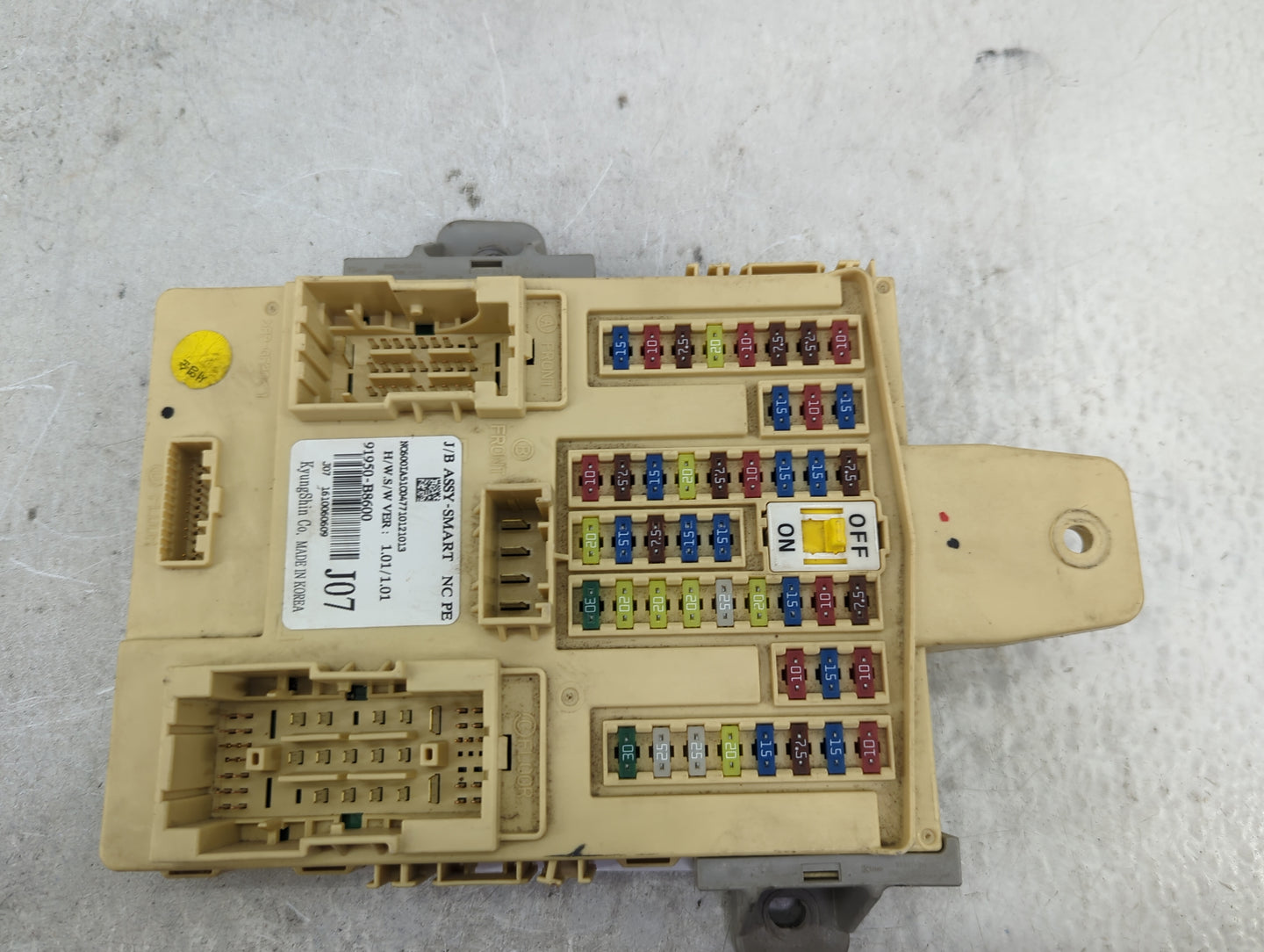 2017-2018 Hyundai Santa Fe Body Control Module Bcm Inner Cabin Fuse Box - Oemusedautoparts1.com