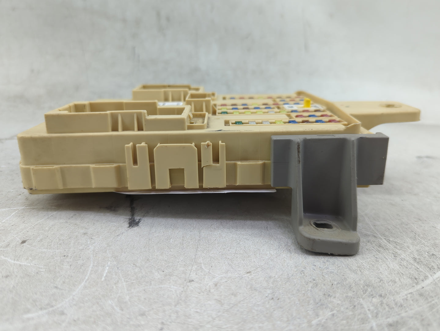 2017-2018 Hyundai Santa Fe Body Control Module Bcm Inner Cabin Fuse Box - Oemusedautoparts1.com