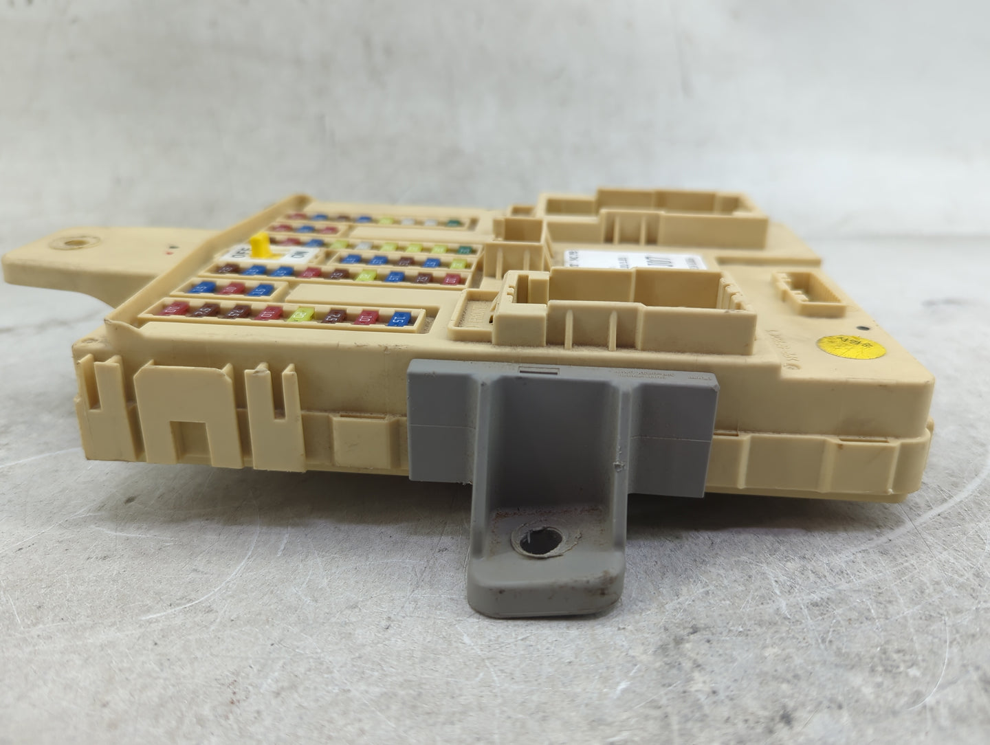 2017-2018 Hyundai Santa Fe Body Control Module Bcm Inner Cabin Fuse Box - Oemusedautoparts1.com