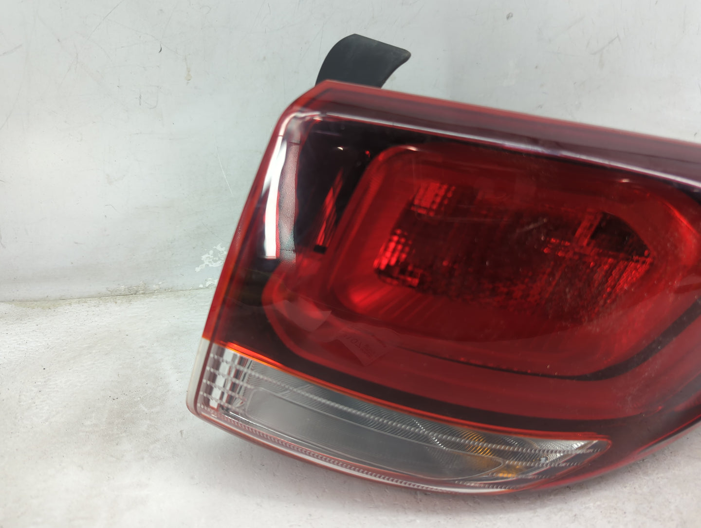 2017-2018 Hyundai Santa Fe Tail Light Assembly Passenger Right OEM P/N:92402-B85 Fits Fits 2017 2018 OEM Used Auto Parts - O