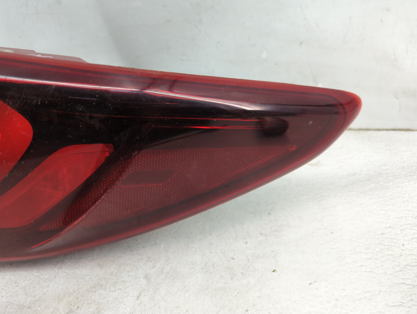 2017-2018 Hyundai Santa Fe Tail Light Assembly Passenger Right OEM P/N:92402-B85 Fits Fits 2017 2018 OEM Used Auto Parts - O