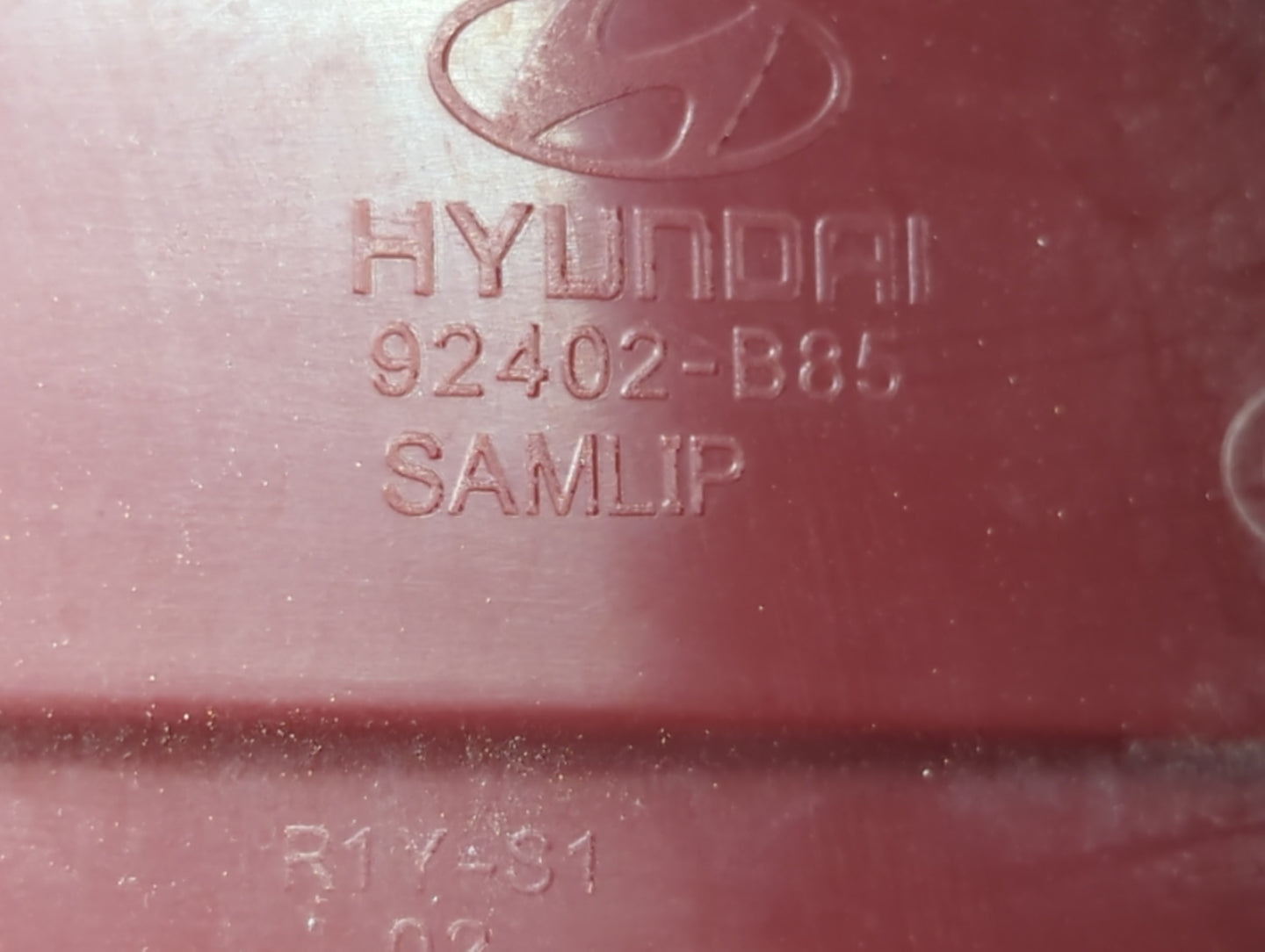 2017-2018 Hyundai Santa Fe Tail Light Assembly Passenger Right OEM P/N:92402-B85 Fits Fits 2017 2018 OEM Used Auto Parts - O
