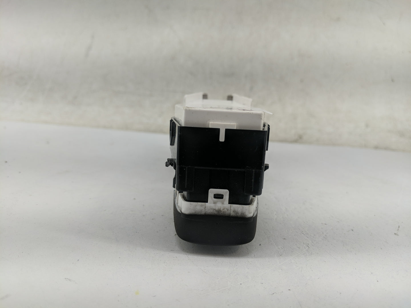 2017-2018 Hyundai Santa Fe Master Power Window Switch Replacement Driver Side Left Fits Fits 2017 2018 OEM Used Auto Parts -
