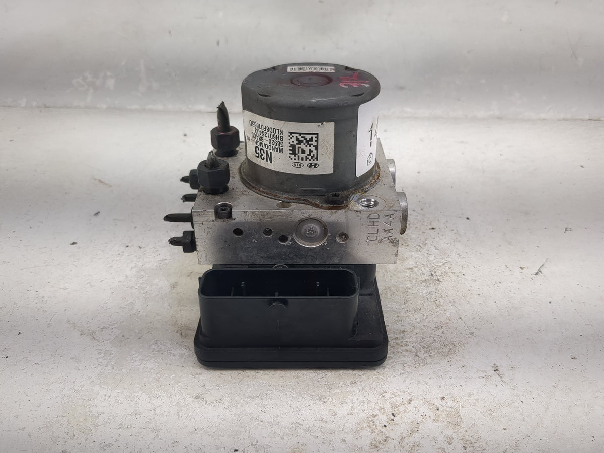 2017-2018 Hyundai Santa Fe Anti-Lock Brake ABS Pump Module Actuator OEM P/N:58920-B8AC0 BH6013S403 Fits Fits 2017 2018 OEM U