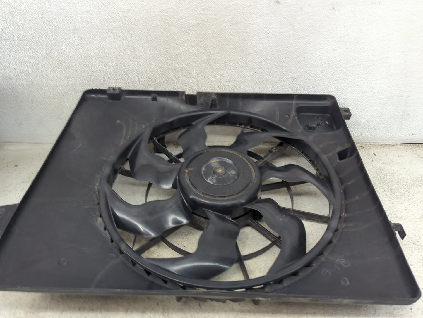 2017 Hyundai Santa Fe Electric Radiator Cooling Fan Motor Assembly Fits OEM Used Auto Parts - Oemusedautoparts1.com