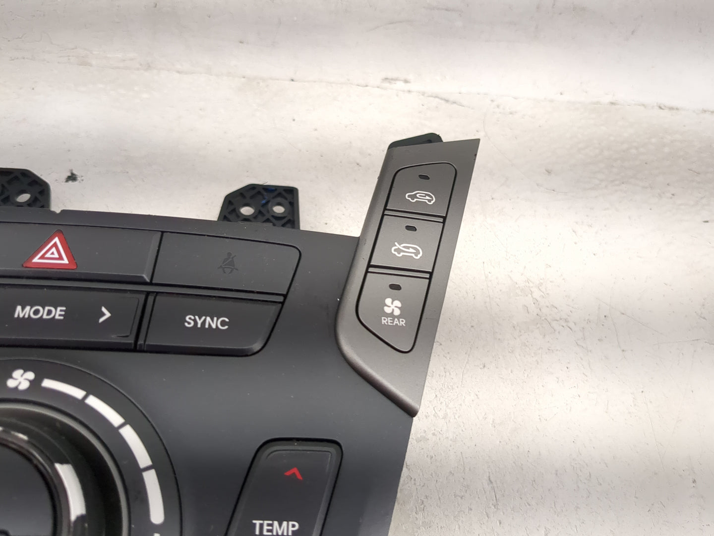 2017-2018 Hyundai Santa Fe Climate Control Module Temperature AC/Heater Replacement P/N:97250-2WXXX 97250-4ZXXX Fits OEM Use