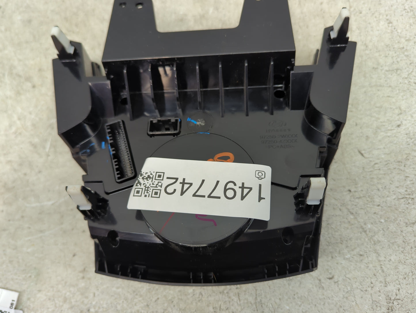 2017-2018 Hyundai Santa Fe Climate Control Module Temperature AC/Heater Replacement Fits Fits 2017 2018 OEM Used Auto Parts 