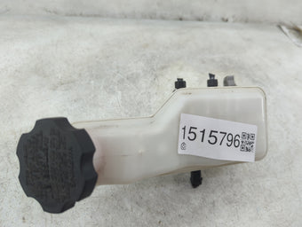 compare product 2013-2019 Hyundai Santa Fe Brake Master Cylinder 1515796