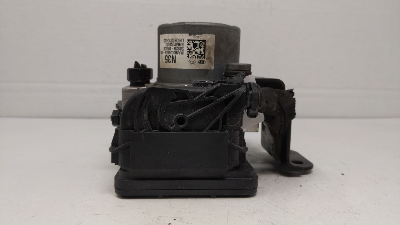 2017-2018 Hyundai Santa Fe ABS Pump Control Module Replacement P/N:58920-B8AC0 Fits Fits 2017 2018 OEM Used Auto Parts - Oem