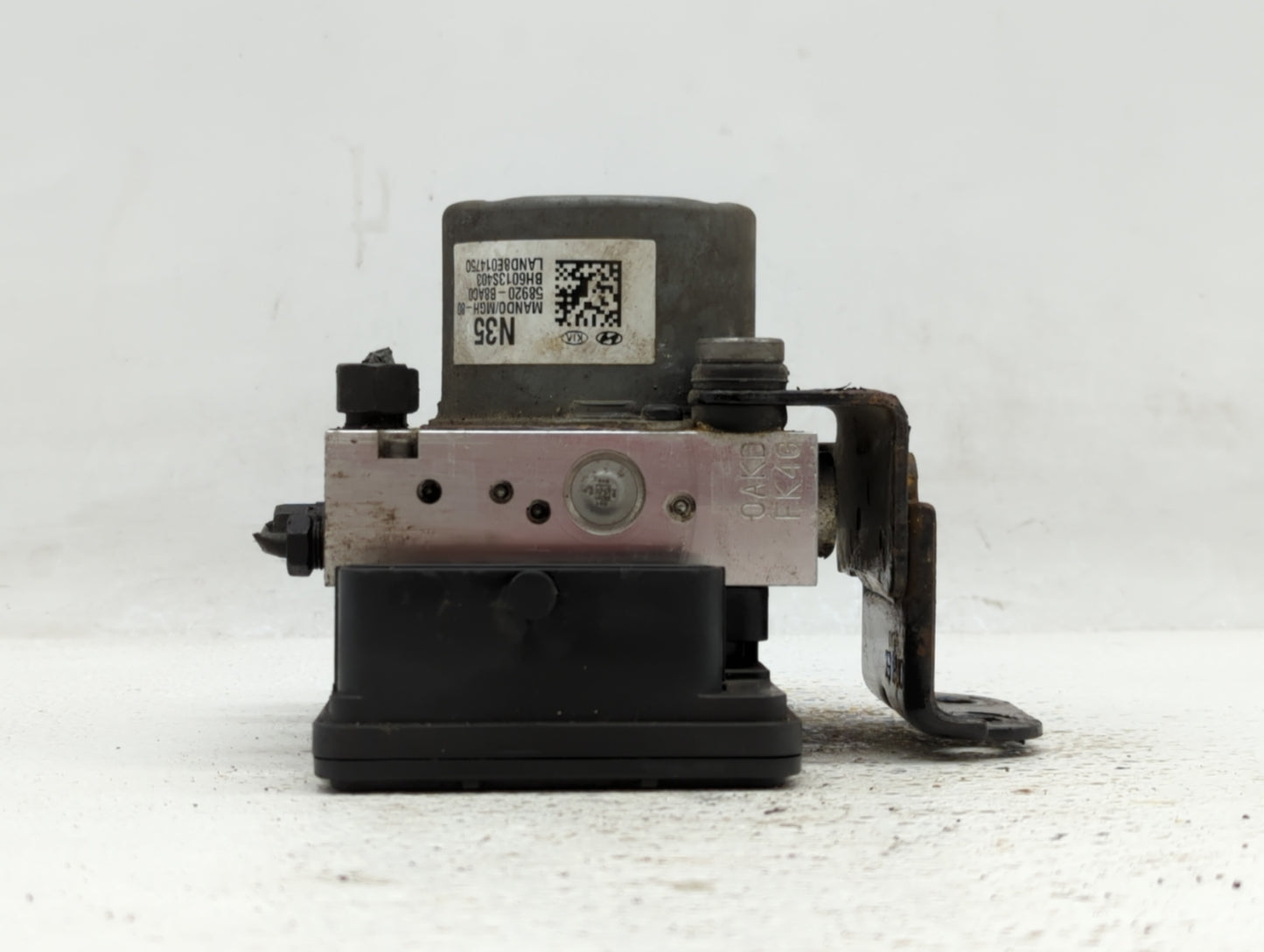 2017-2018 Hyundai Santa Fe ABS Pump Control Module Replacement P/N:58920-B8AC0 Fits Fits 2017 2018 OEM Used Auto Parts - Oem