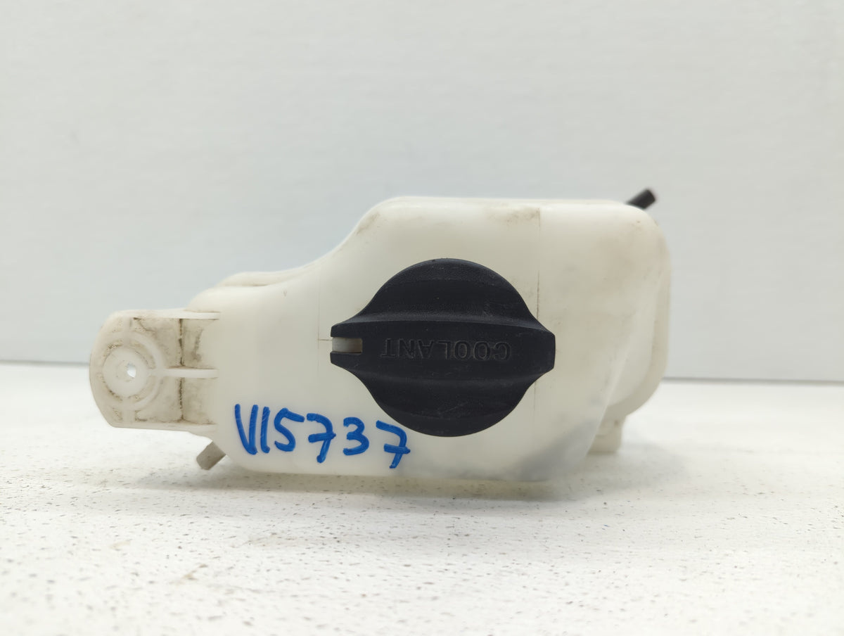2013 Hyundai Santa Fe Radiator Coolant Overflow Expansion Tank Bottle 414153 - Oemusedautoparts1.com