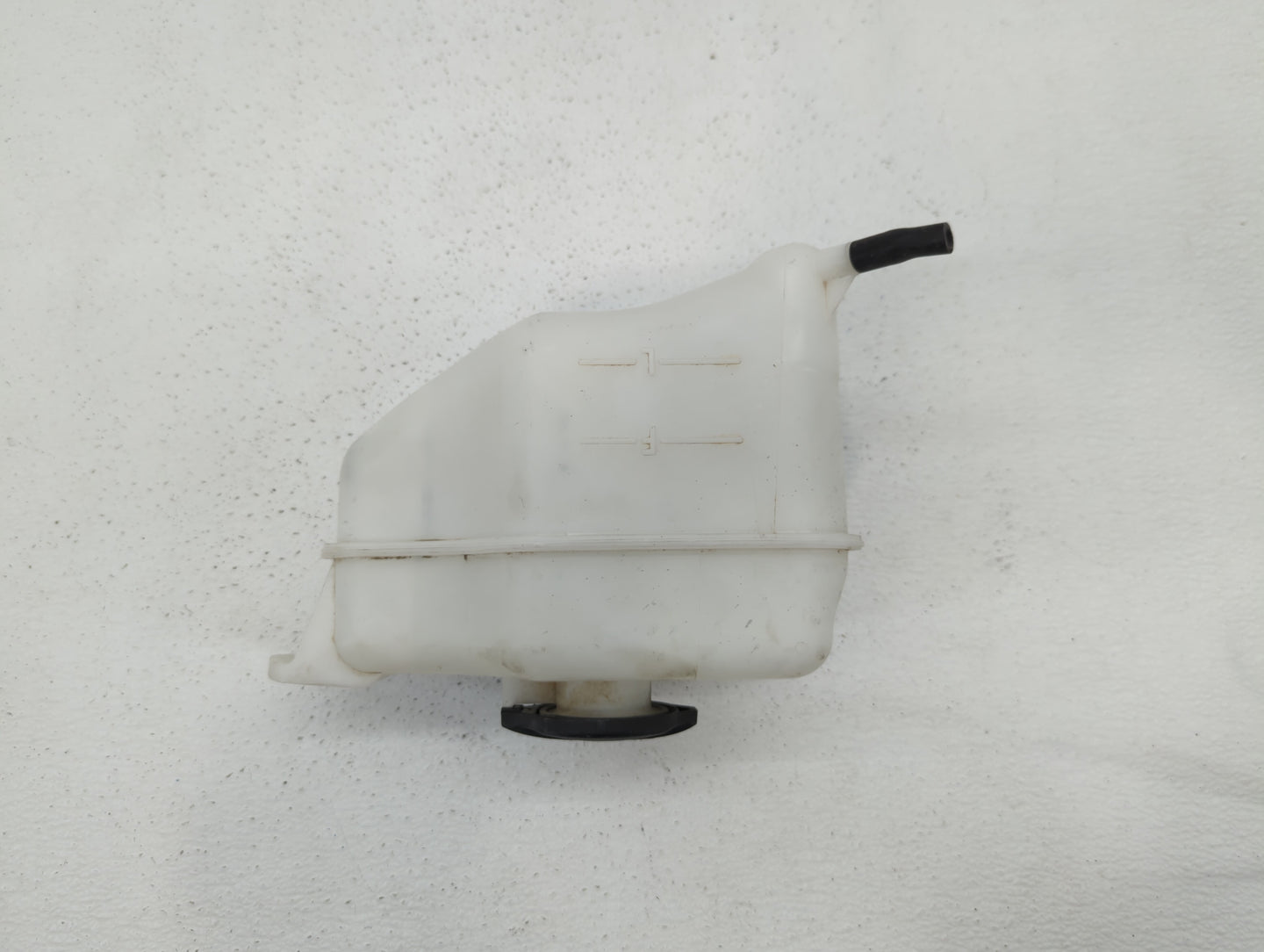 2013 Hyundai Santa Fe Radiator Coolant Overflow Expansion Tank Bottle 414153 - Oemusedautoparts1.com