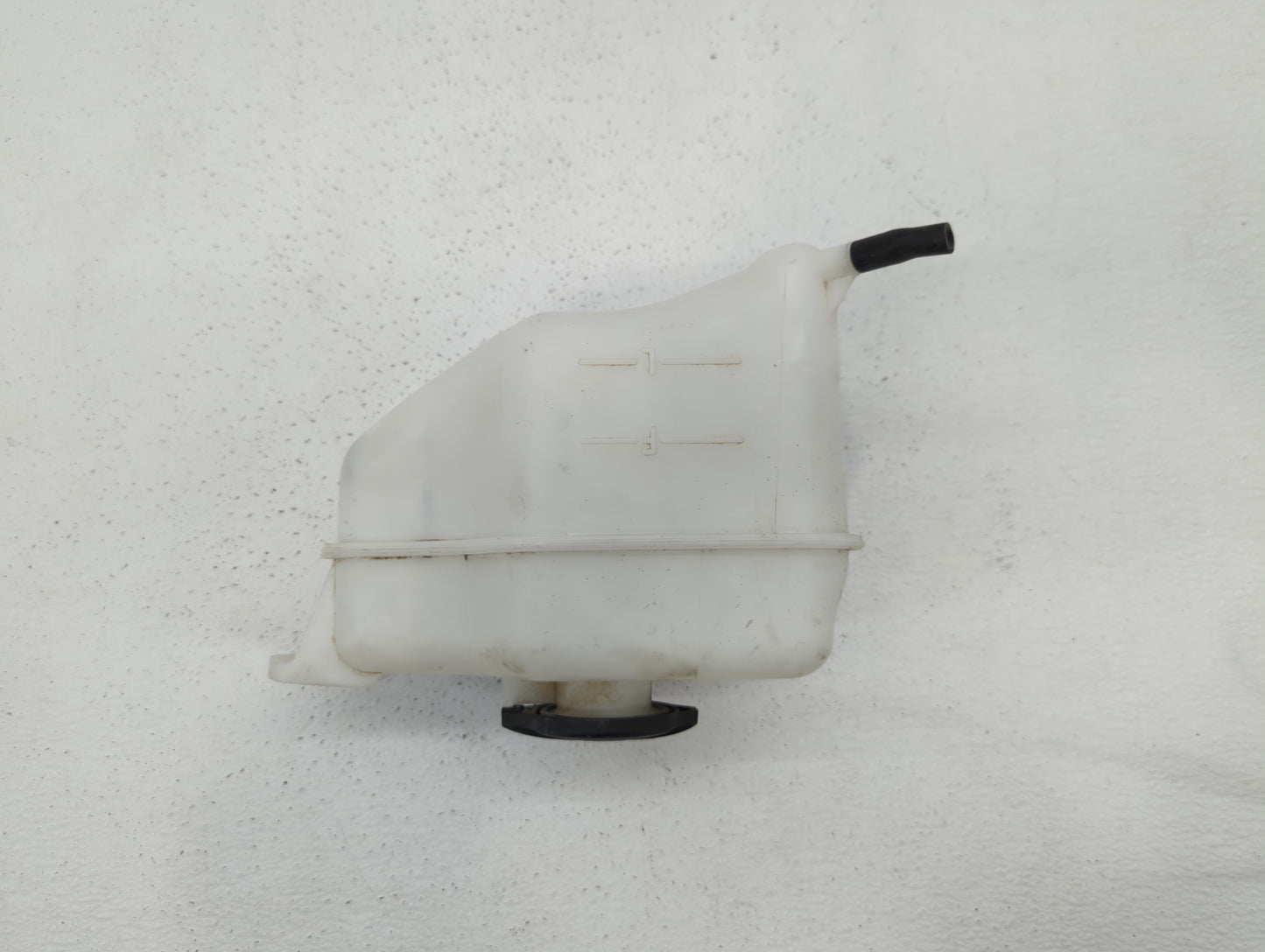 2013 Hyundai Santa Fe Radiator Coolant Overflow Expansion Tank Bottle 414153 - Oemusedautoparts1.com