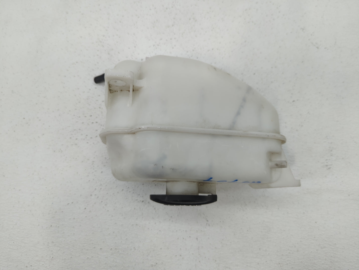 2013 Hyundai Santa Fe Radiator Coolant Overflow Expansion Tank Bottle 414153 - Oemusedautoparts1.com