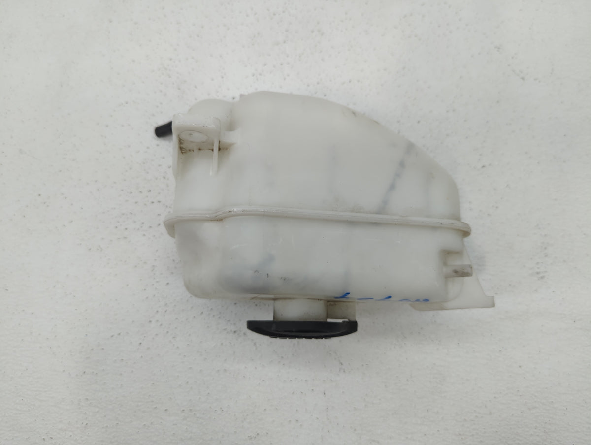 2013 Hyundai Santa Fe Radiator Coolant Overflow Expansion Tank Bottle 414153 - Oemusedautoparts1.com