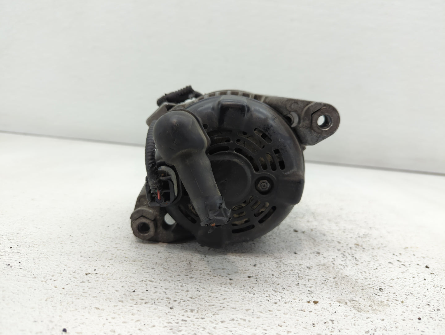 2019-2020 Hyundai Santa Fe Alternator Replacement Generator Charging Assembly Engine OEM P/N:37300-2G061 Fits OEM Used Auto 