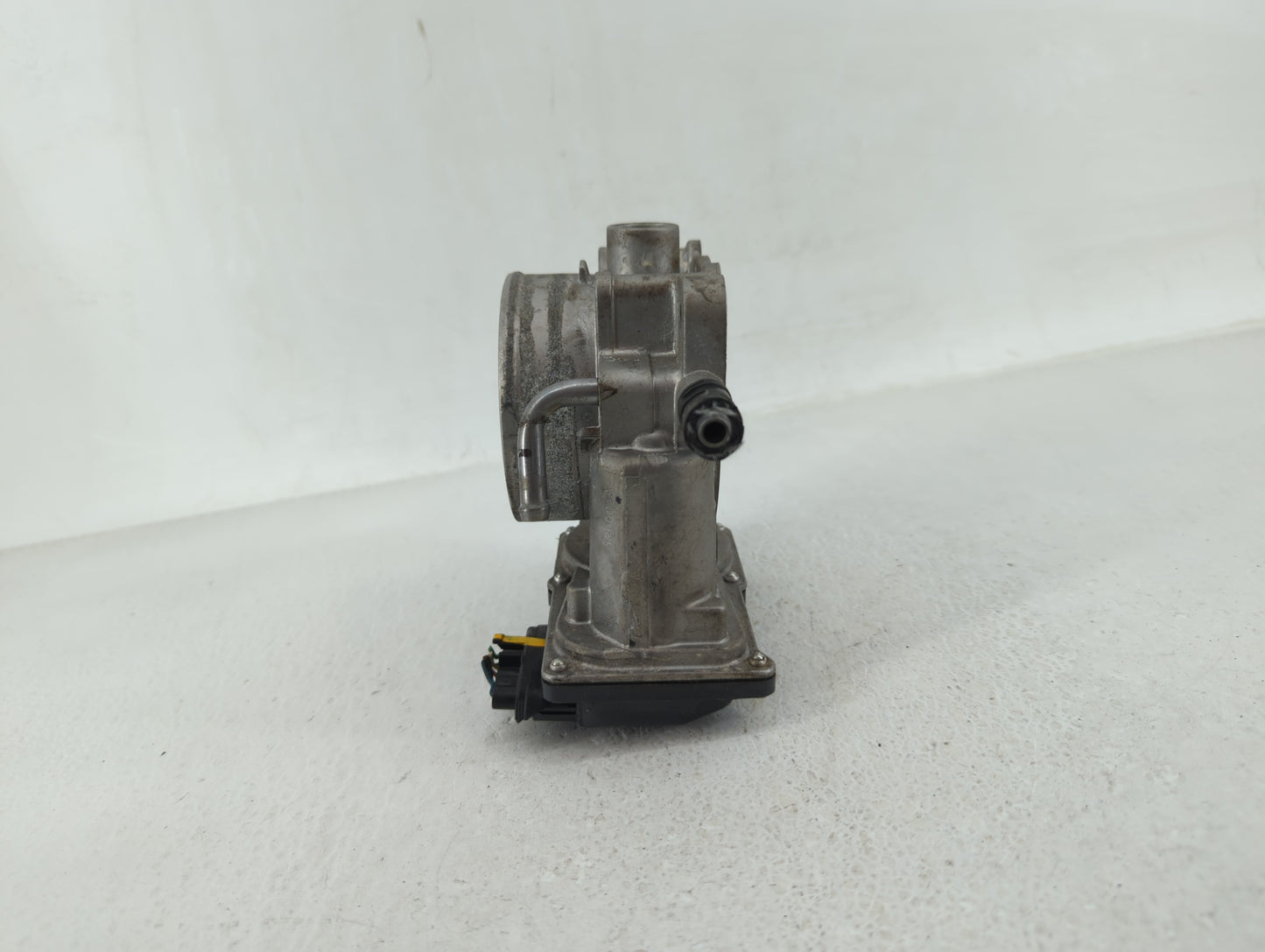 2013-2018 Hyundai Santa Fe Throttle Body P/N:35100-3CAA0 Fits Fits 2012 2013 2014 2015 2016 2017 2018 OEM Used Auto Parts - 