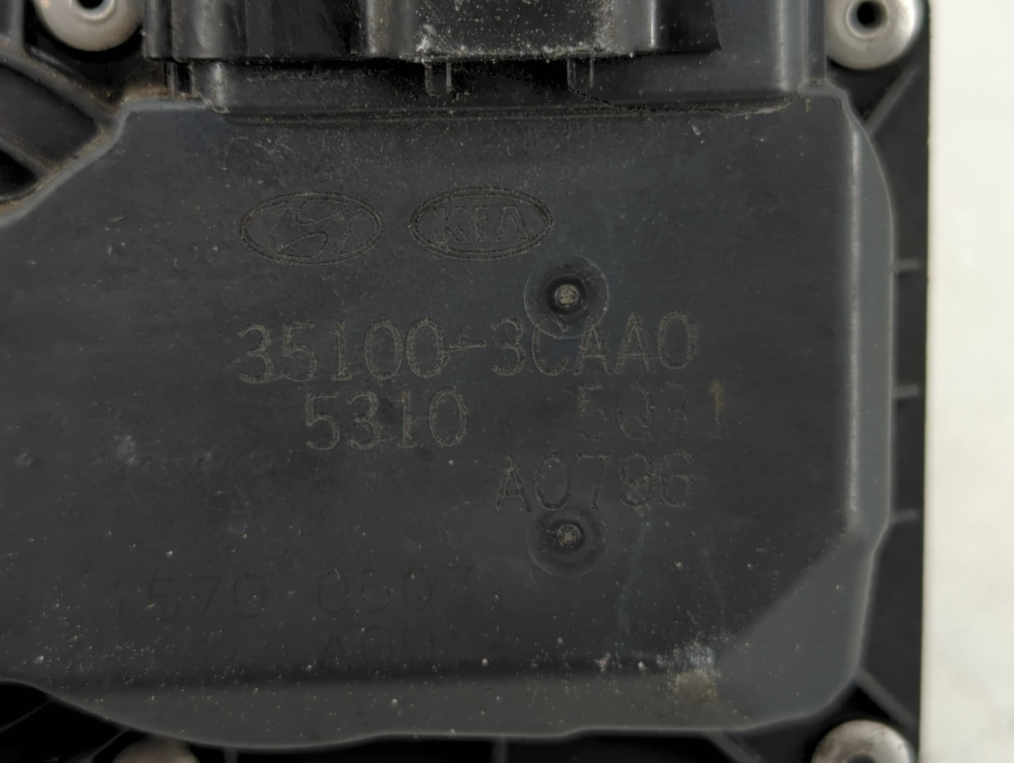 2013-2018 Hyundai Santa Fe Throttle Body P/N:35100-3CAA0 Fits Fits 2012 2013 2014 2015 2016 2017 2018 OEM Used Auto Parts - 