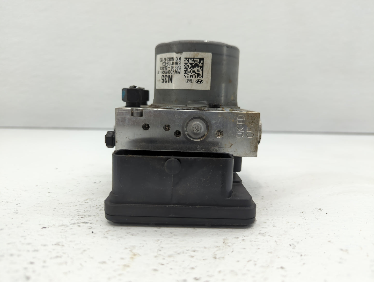 2017-2018 Hyundai Santa Fe ABS Pump Control Module Replacement P/N:58920-B8AC0 Fits Fits 2017 2018 OEM Used Auto Parts - Oem
