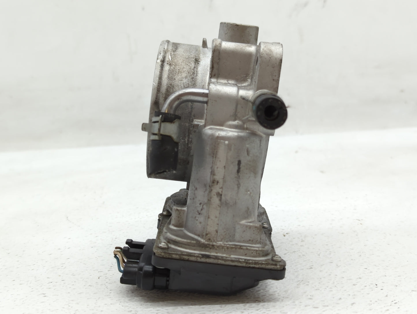 2013-2018 Hyundai Santa Fe Throttle Body P/N:35100-3CAA0 Fits Fits 2012 2013 2014 2015 2016 2017 2018 OEM Used Auto Parts - 