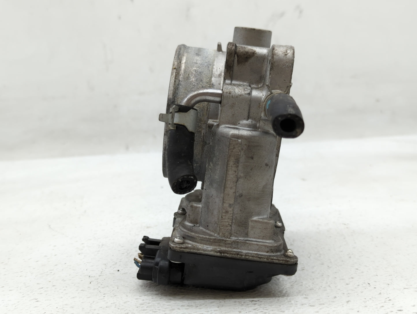 2013-2018 Hyundai Santa Fe Throttle Body P/N:35100-3CAA0 Fits Fits 2012 2013 2014 2015 2016 2017 2018 OEM Used Auto Parts - 