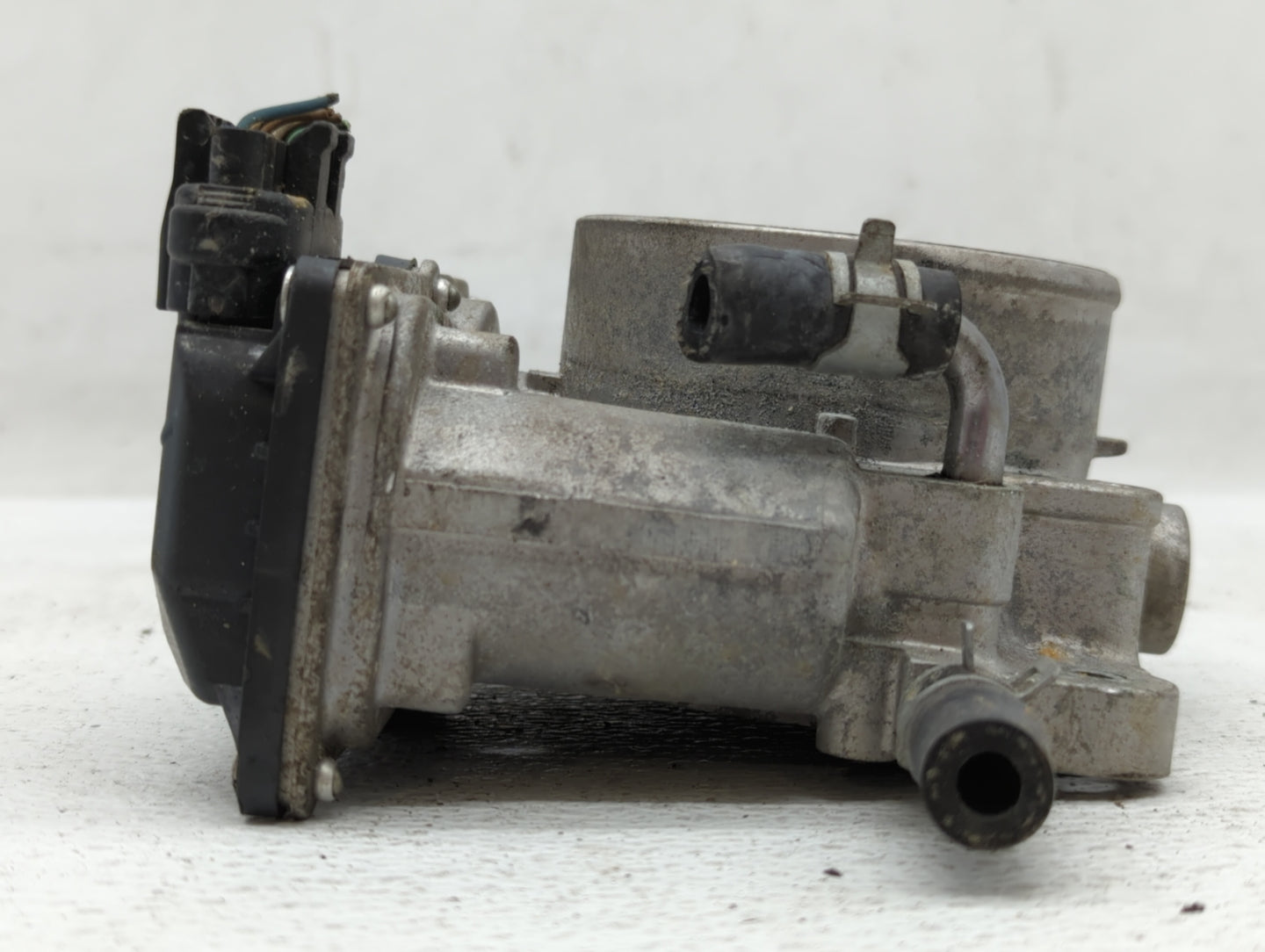 2013-2018 Hyundai Santa Fe Throttle Body P/N:35100-3CAA0 Fits Fits 2012 2013 2014 2015 2016 2017 2018 OEM Used Auto Parts - 