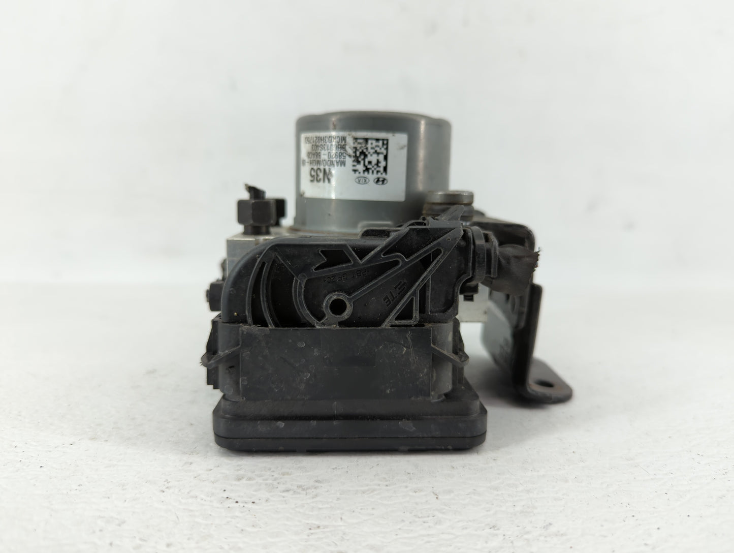 2017-2018 Hyundai Santa Fe ABS Pump Control Module Replacement P/N:58920-B8AC0 Fits Fits 2017 2018 OEM Used Auto Parts - Oem