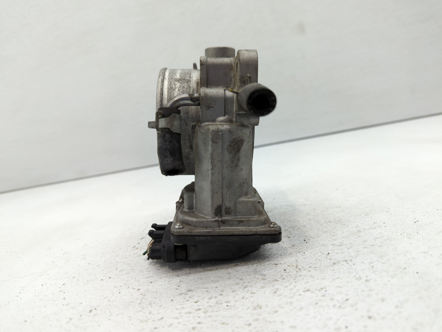 2013-2018 Hyundai Santa Fe Throttle Body P/N:35100-3CAAA0 Fits Fits 2012 2013 2014 2015 2016 2017 2018 OEM Used Auto Parts -