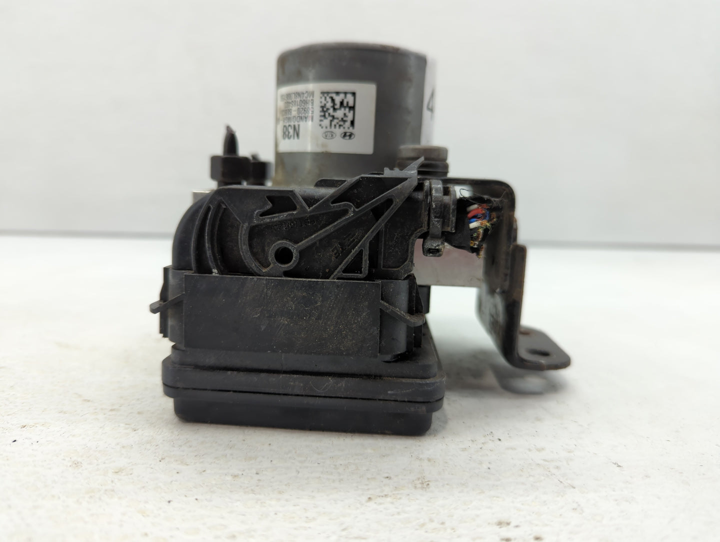 2017-2018 Hyundai Santa Fe ABS Pump Control Module Replacement P/N:58920-B8AC0 Fits Fits 2017 2018 OEM Used Auto Parts - Oem