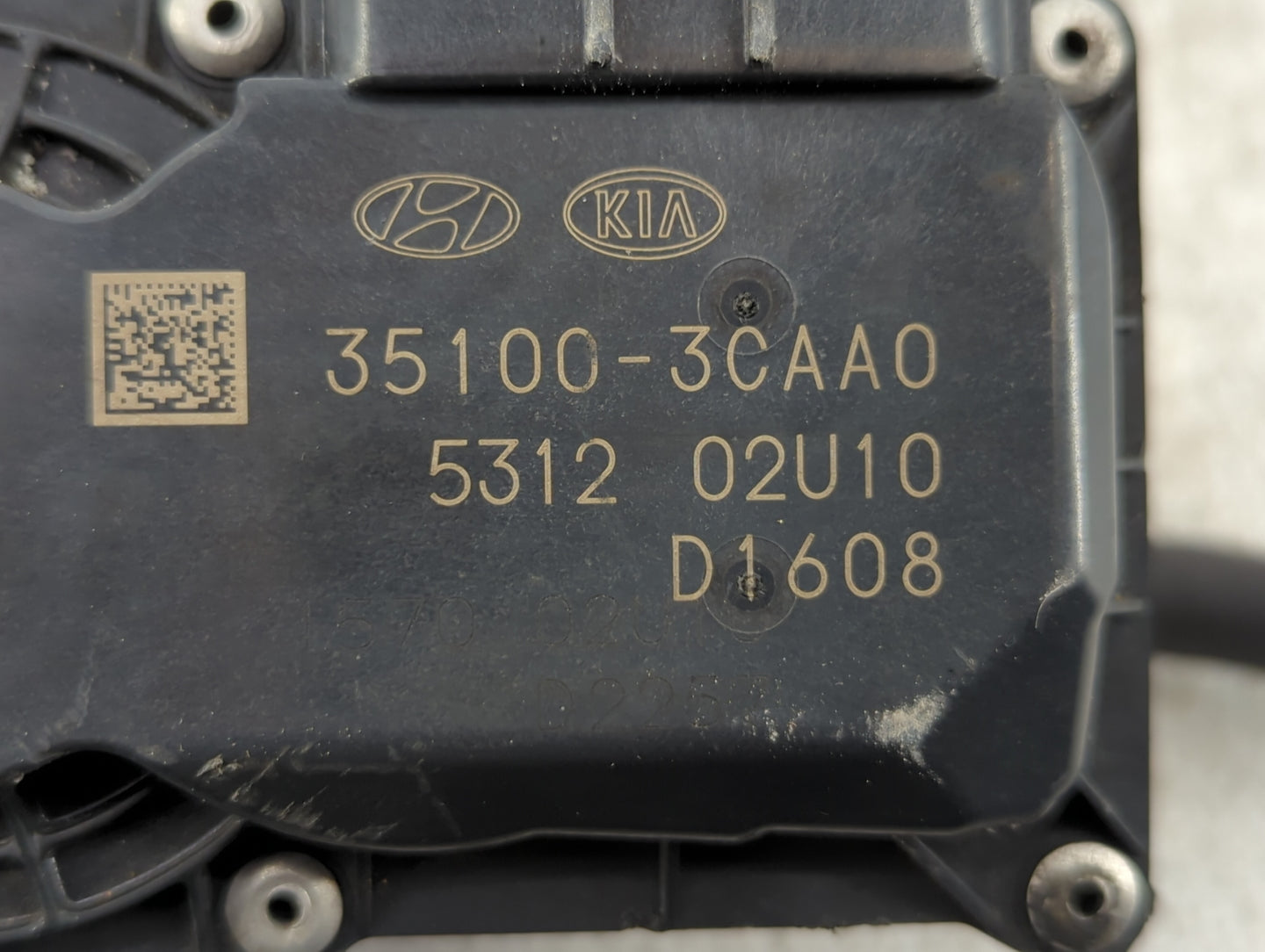 2019-2020 Hyundai Santa Fe Throttle Body P/N:35100-3CAA0 Fits Fits 2015 2016 2017 2018 2019 2020 2021 OEM Used Auto Parts - 