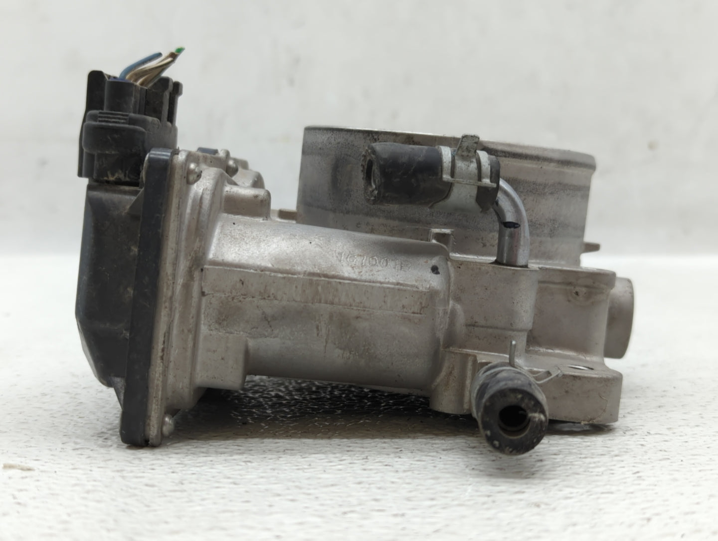 2013-2018 Hyundai Santa Fe Throttle Body P/N:35100-3CAA0 Fits Fits 2012 2013 2014 2015 2016 2017 2018 OEM Used Auto Parts - 